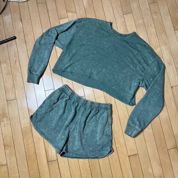 WILD FABLE Soft Washed 2 Piece Set Cropped Sweatshirt & Shorts Size XS/S - Picture 2 of 15